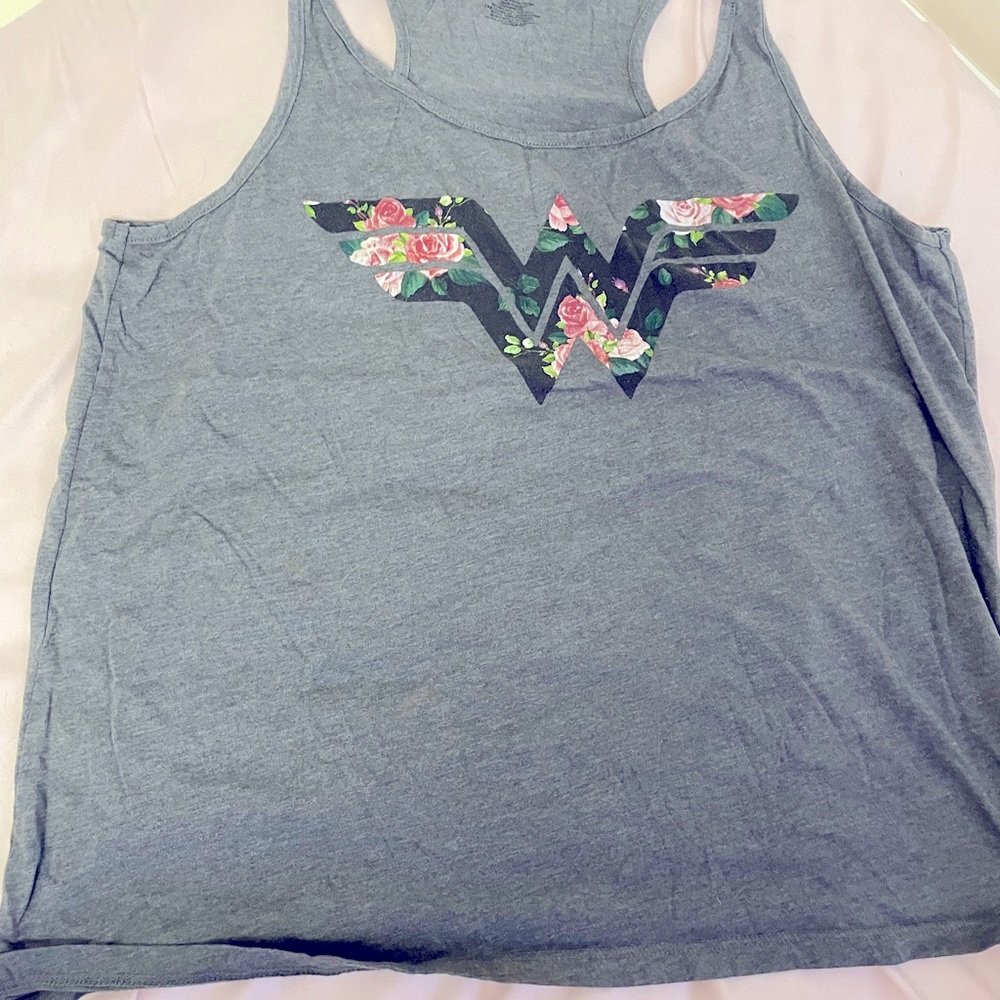 Torrid Wonder Woman gray floral tank top size 0